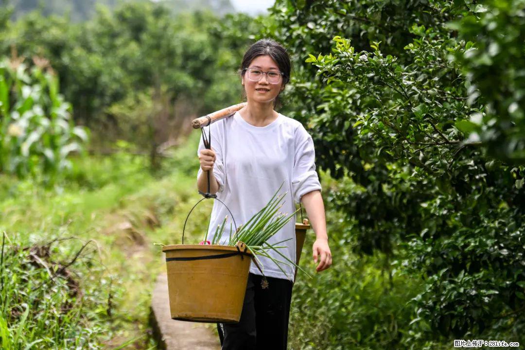 全网追的“扁担女孩”,找了一份暑假工,时薪12元 - 牡丹江生活资讯 - 牡丹江28生活网 mdj.28life.com